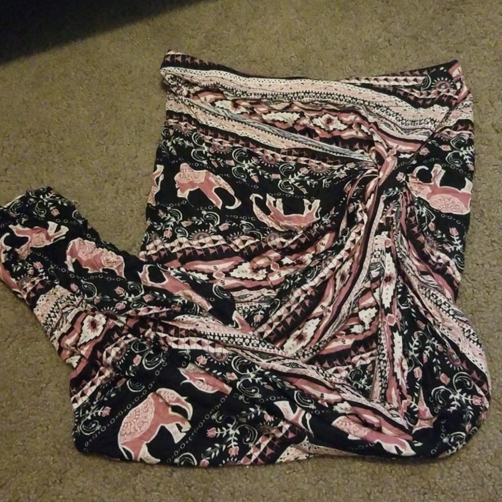 Slit side skirt